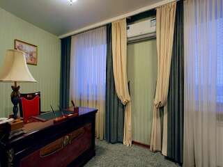 Гостиница Центральная Биробиджан Апартаменты с 2 спальнями (для 4 взрослых)-1