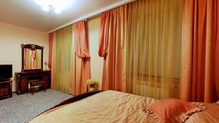 Гостиница Центральная Биробиджан Апартаменты с 2 спальнями (для 4 взрослых)-2