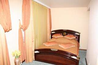 Гостиница Центральная Биробиджан Апартаменты с 2 спальнями (для 4 взрослых)-10